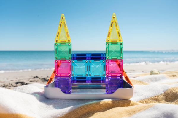 Connetix 2026 nieuwe travel set op het strand met metalen blik