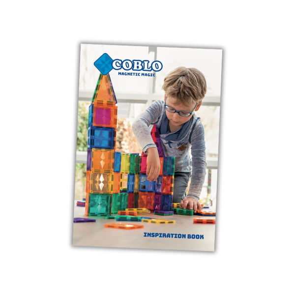 Coblo inspiration book voorkant met bouwvoorbeelden voor magnetisch speelgoed knikkerbaan creaties