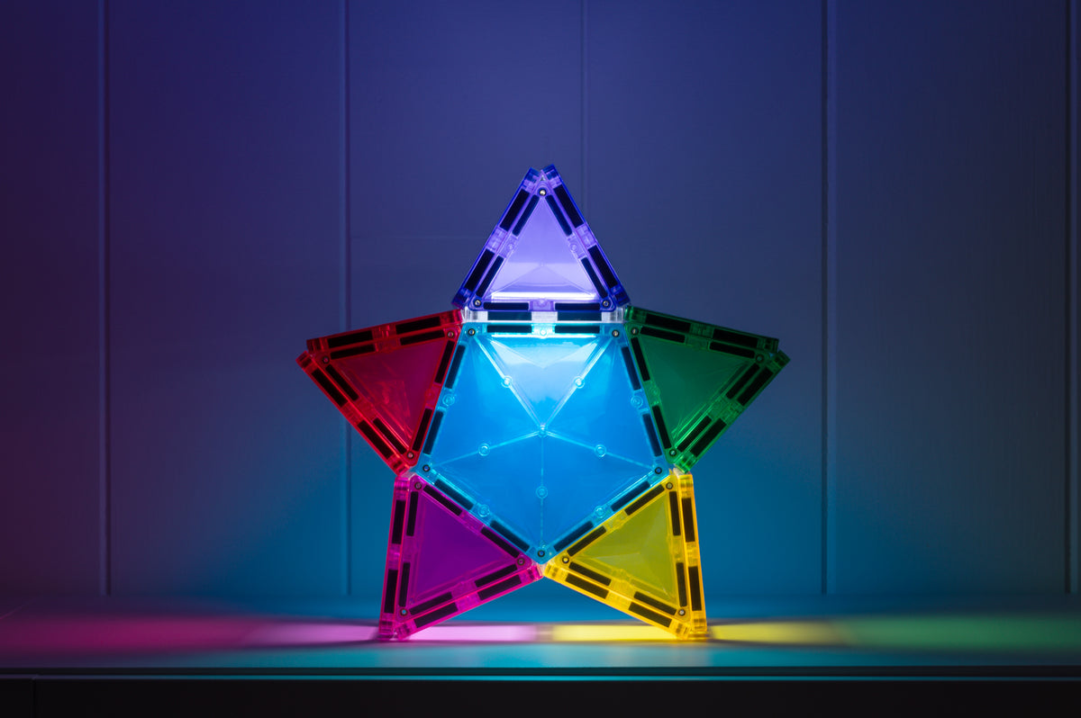 Kinder nachtlampje Connetix star light pack verlicht, regenboogkleuren magnetische tegels in het donker