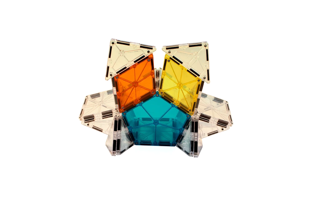 Bloemvorm gebouwd met 8 magnetische tegels uit de Magnetic Magna Tiles Polygons Expansion Set, kleurrijk magnetisch speelgoed.