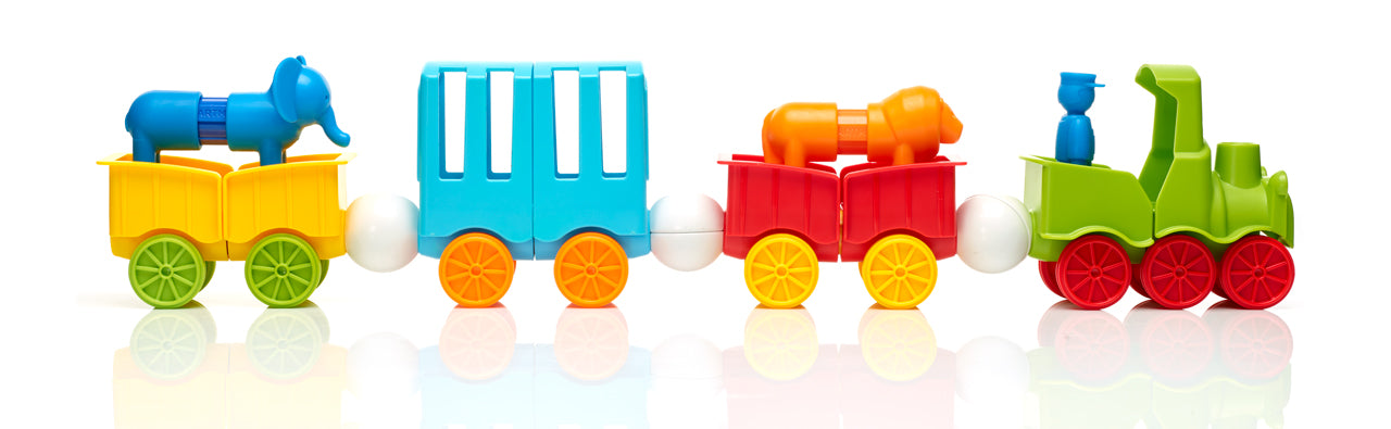 SmartMax My First Animal Train SMX 410 met magnetische wagons, olifant en leeuw figuren op witte achtergrond