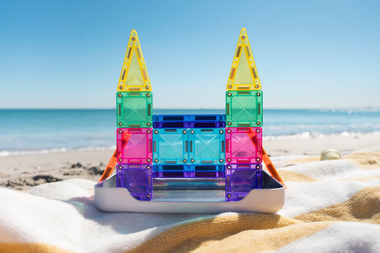 Connetix 2026 nieuwe travel set op het strand met metalen blik