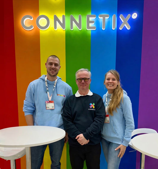 Sproutz founders William en Ruby bevestigen samenwerking met Connetix op de Spielwarenmesse 2026
