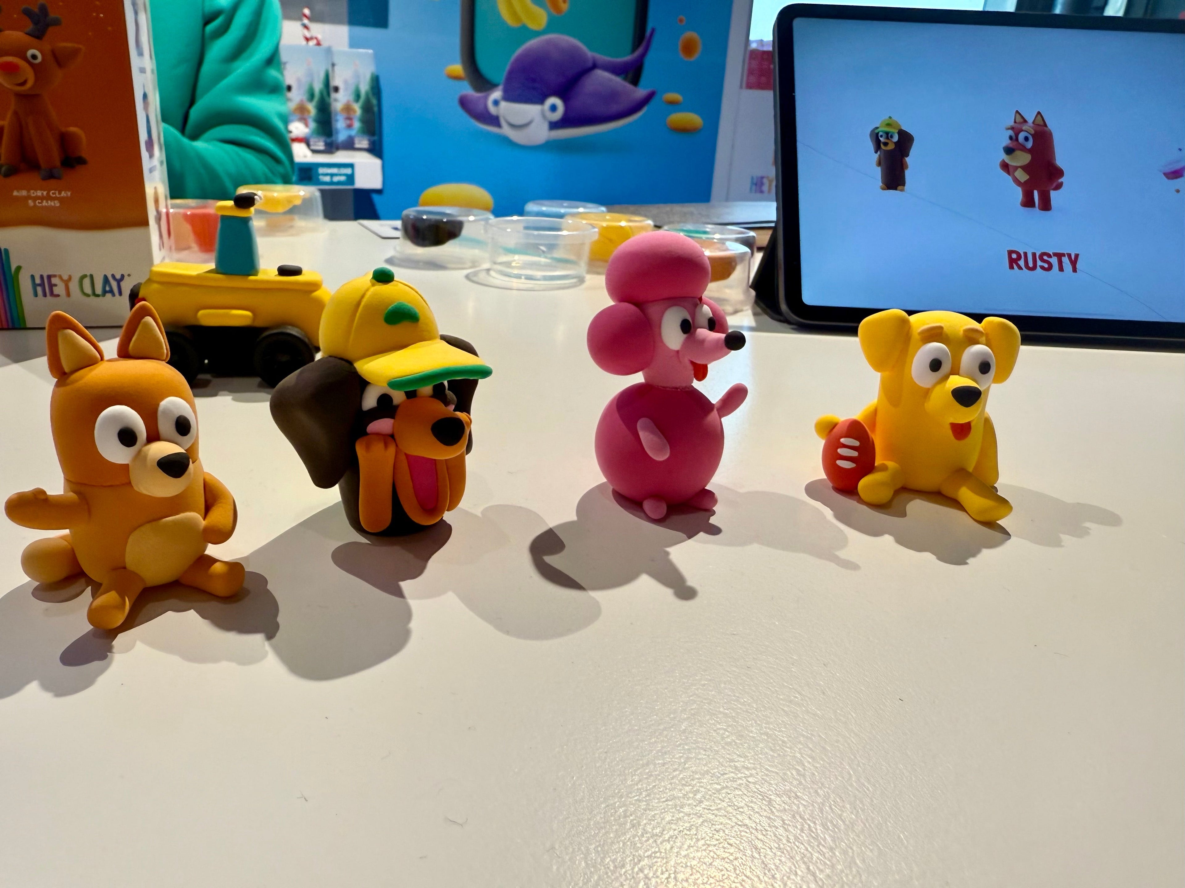 Hey Clay Minions speelgoedfiguurtjes, kleurrijke klei poppetjes die kinderen stimuleren tot creatief en fantasierijk spel.