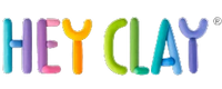 Hey Clay speelgoedlogo met kleurrijke letters, creatief boetseerspeelgoed voor kinderen, verkrijgbaar bij Sproutz webshop.
