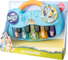 Bluey keyboard in doos met muzieknotities en figuren, veilig peuter speelgoed met vrolijke piano toetsen.