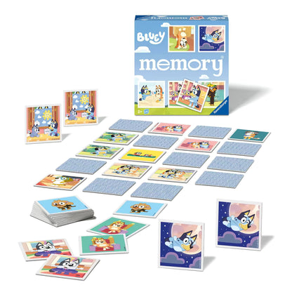 Overzicht van Ravensburger Bluey memory kaartspel op tafel, kleurrijk en leerzaam speelgoed voor jonge kinderen.