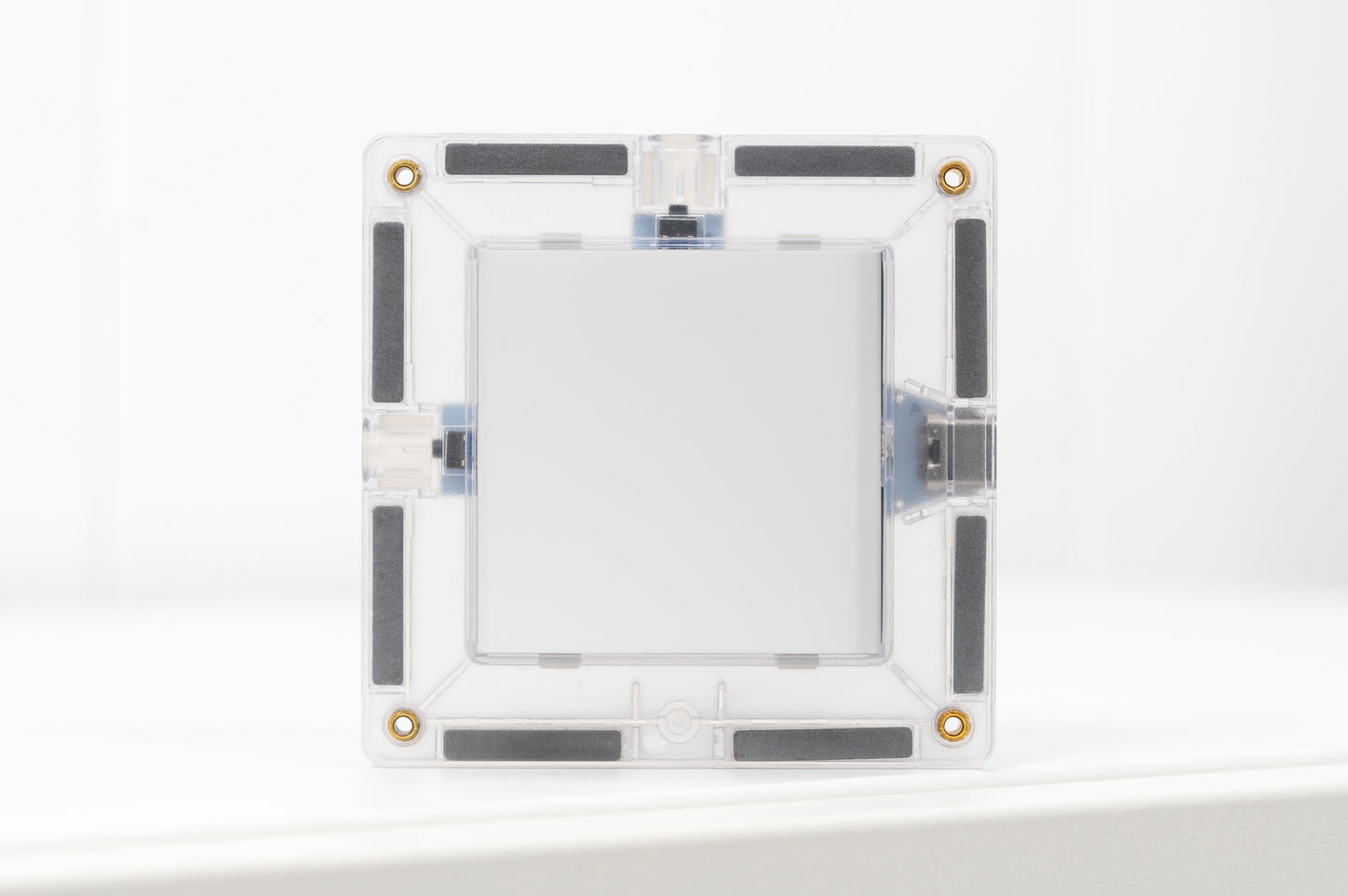 Bovenaanzicht Connetix light magneet tegel met zichtbare LED module en sterke magneten speelgoed structuur