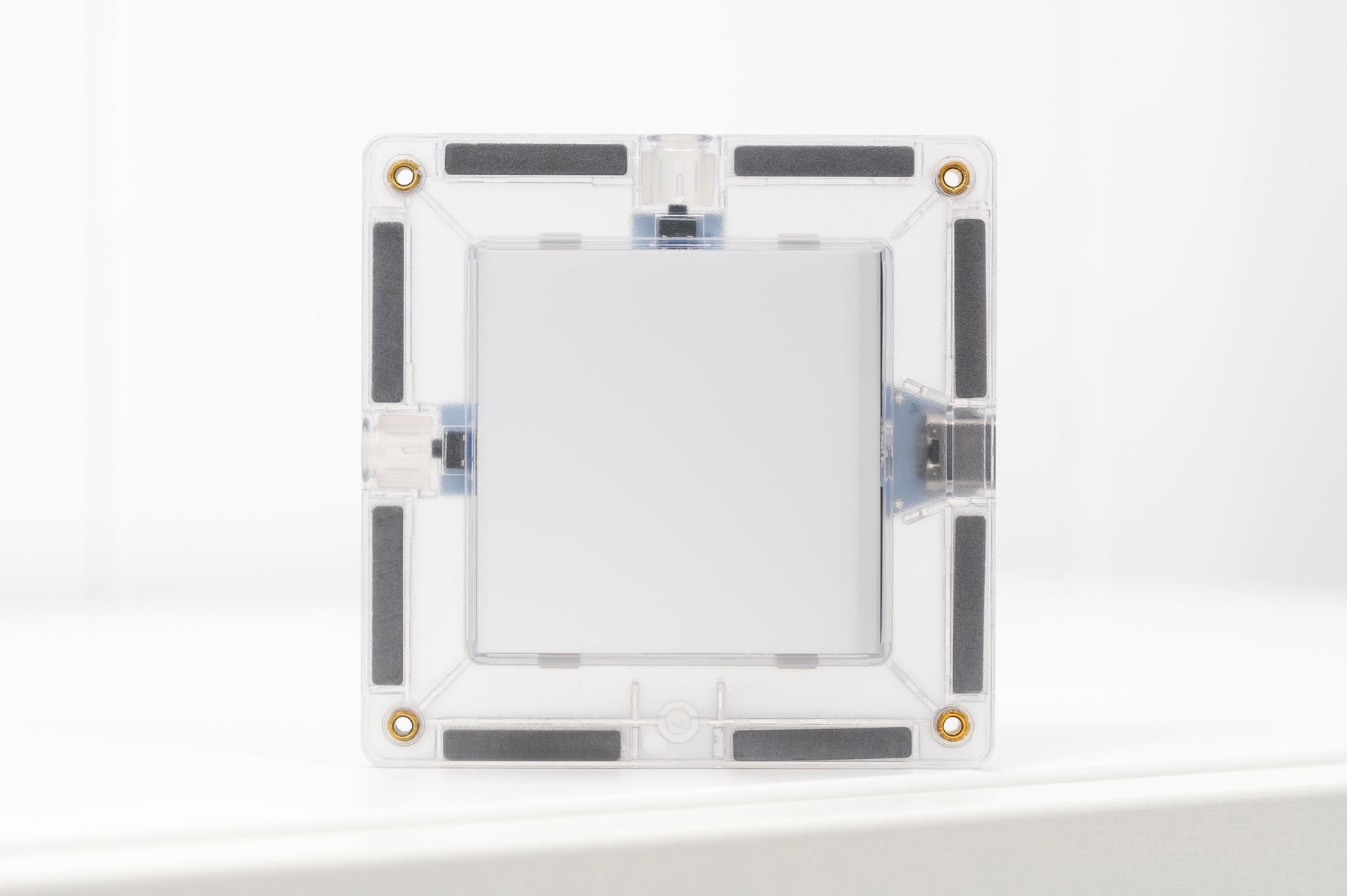 Bovenaanzicht Connetix light magneet tegel met zichtbare LED module en sterke magneten speelgoed structuur