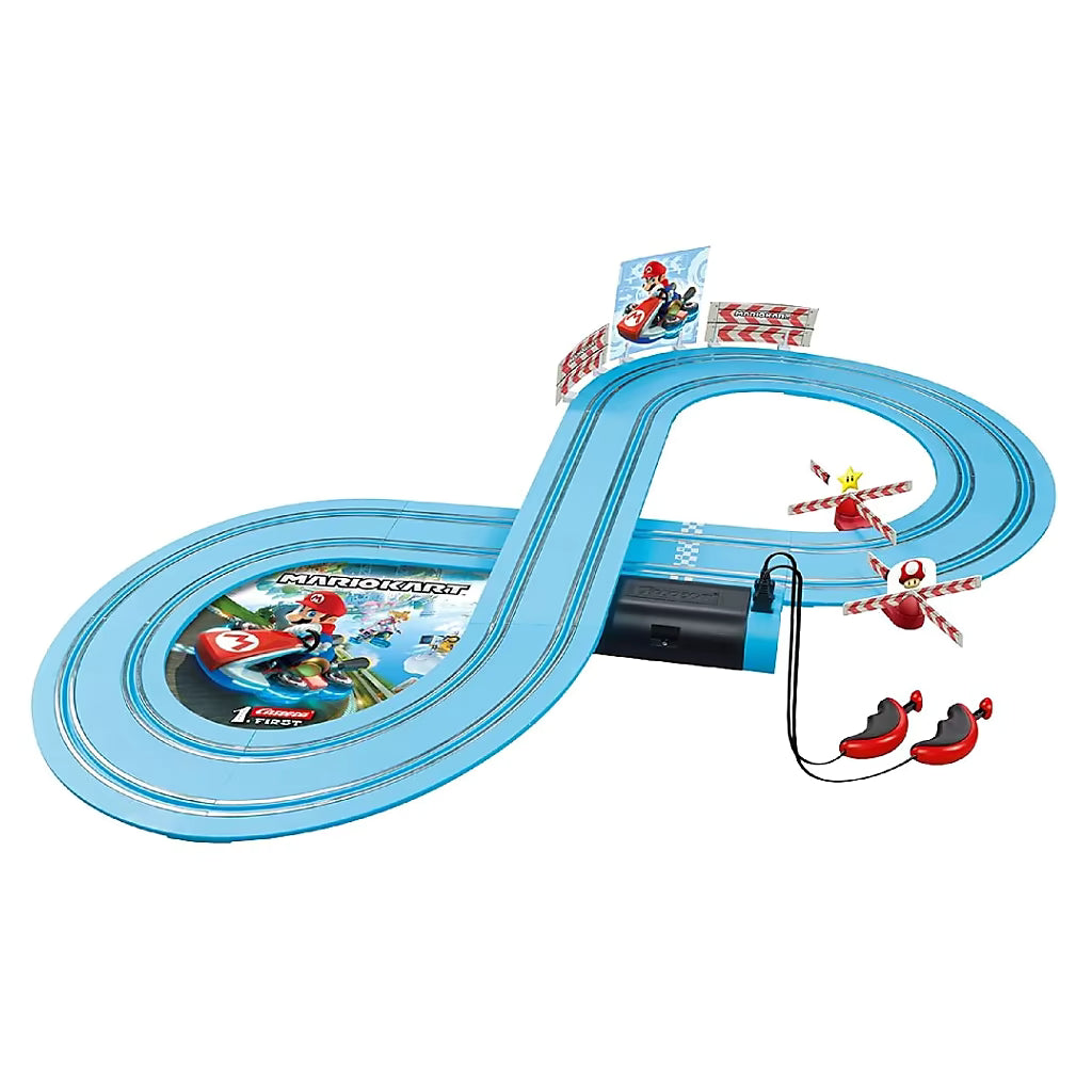 Carrera First Super Mario Kart racebaan in blauw met interactieve obstakels, leuk peuter speelgoed voor raceliefhebbers.