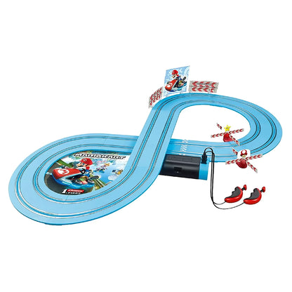 Carrera First Super Mario Kart racebaan in blauw met interactieve obstakels, leuk peuter speelgoed voor raceliefhebbers.