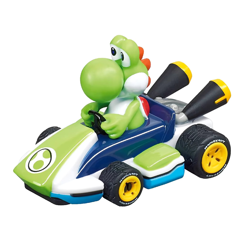 Carrera First Super Mario Kart speelgoedauto met Yoshi in groene kart, ideaal peuter speelgoed voor racefans.