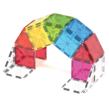 Boogconstructie met regenboogkleuren van Magna Tiles uit de City Center set, magneet speelgoed voor kinderen.