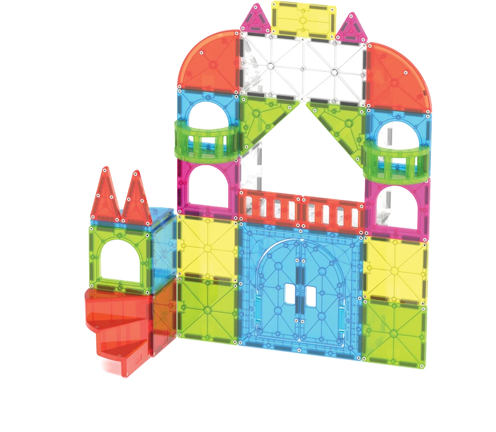 Groot kasteel gebouwd met kleurrijke Magna Tiles uit de City Center set, perfect magnetisch speelgoed.