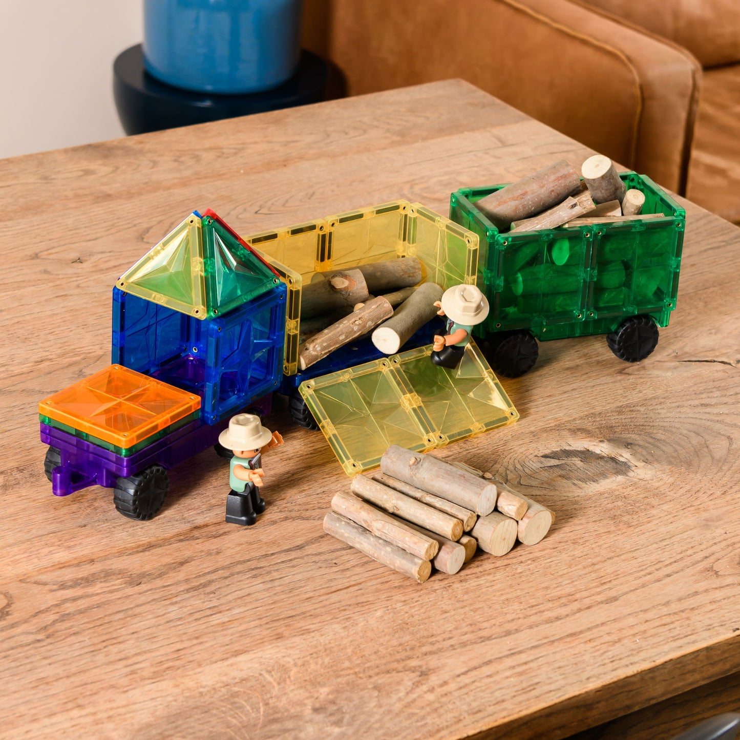 Coblo classic auto onderstellen kleurrijk magnetisch speelgoed met groene aanhanger en houten blokken