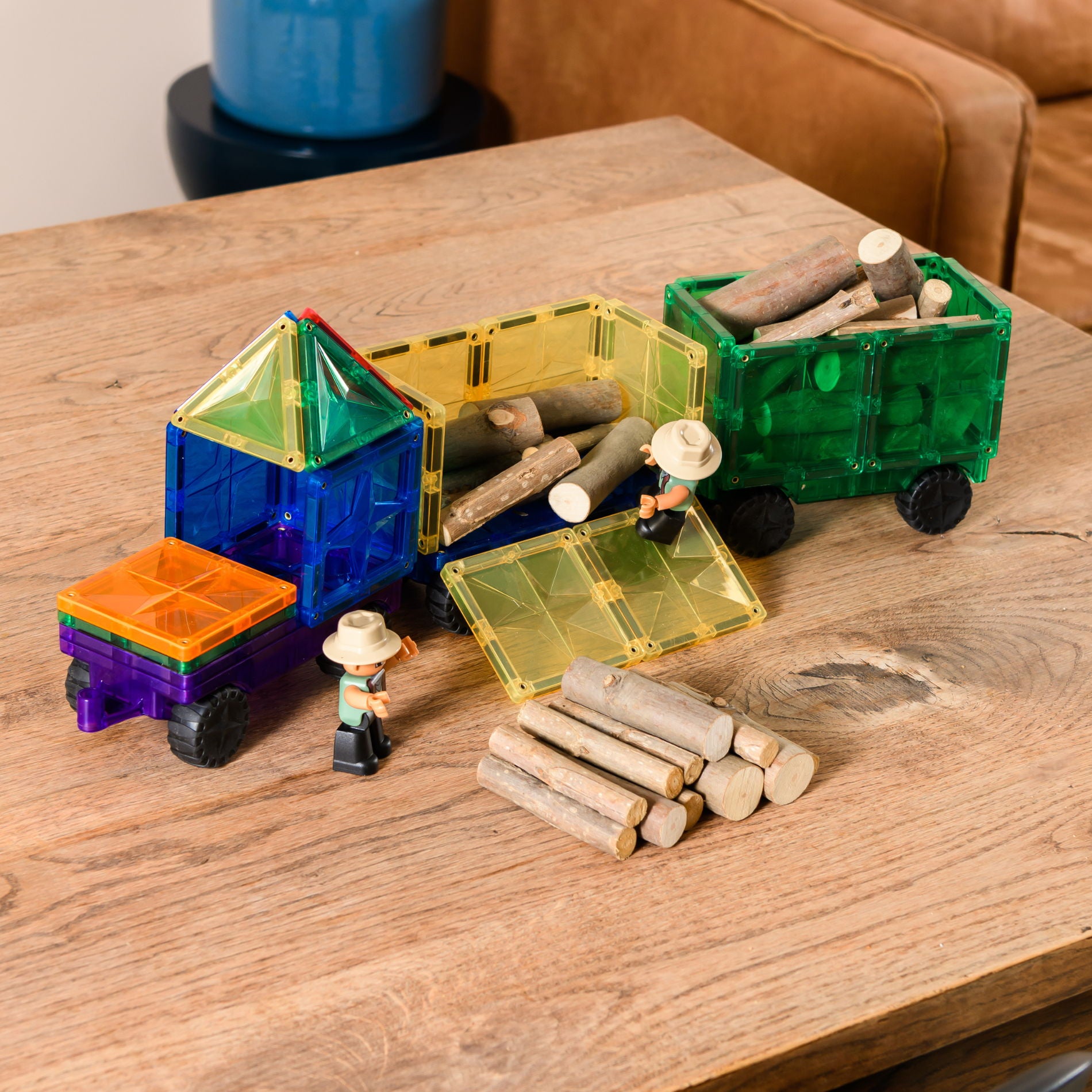 Coblo classic auto onderstellen kleurrijk magnetisch speelgoed met groene aanhanger en houten blokken