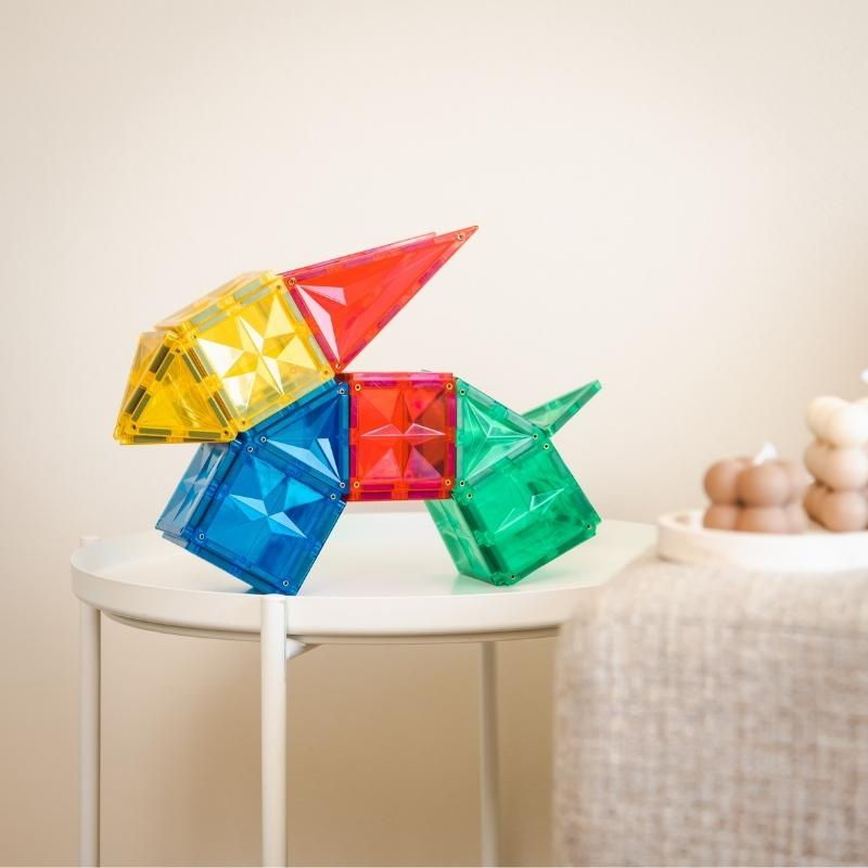 Magnetische tegels speelgoed Coblo dierenfiguur gebouwd met gele, blauwe, rode en groene elementen