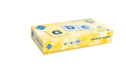Coblo Magneet Toppers uitbreiding - zijkant gele doos met 60 pieces letters a-z voor magneet bouwstenen