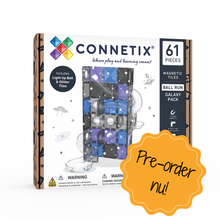 Connetix Galaxy Ball Run verpakking voorkant met 61 magnetische tegels met Pre Order Badge