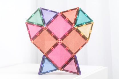 Hartvorm gemaakt met roze en pastel Connetix Glitter Castle Pack 48pc magneten speelgoed voor kinderen