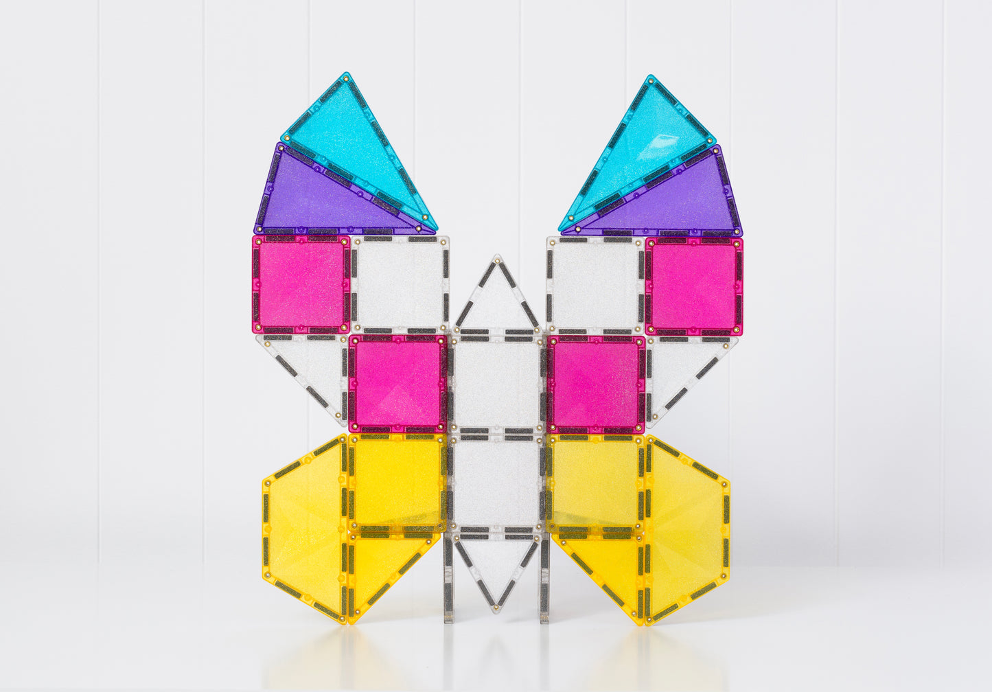 Vlinder gemaakt van Connetix Glitter Unicorn Pack 56pc magneten speelgoed in roze, blauw, paars en geel