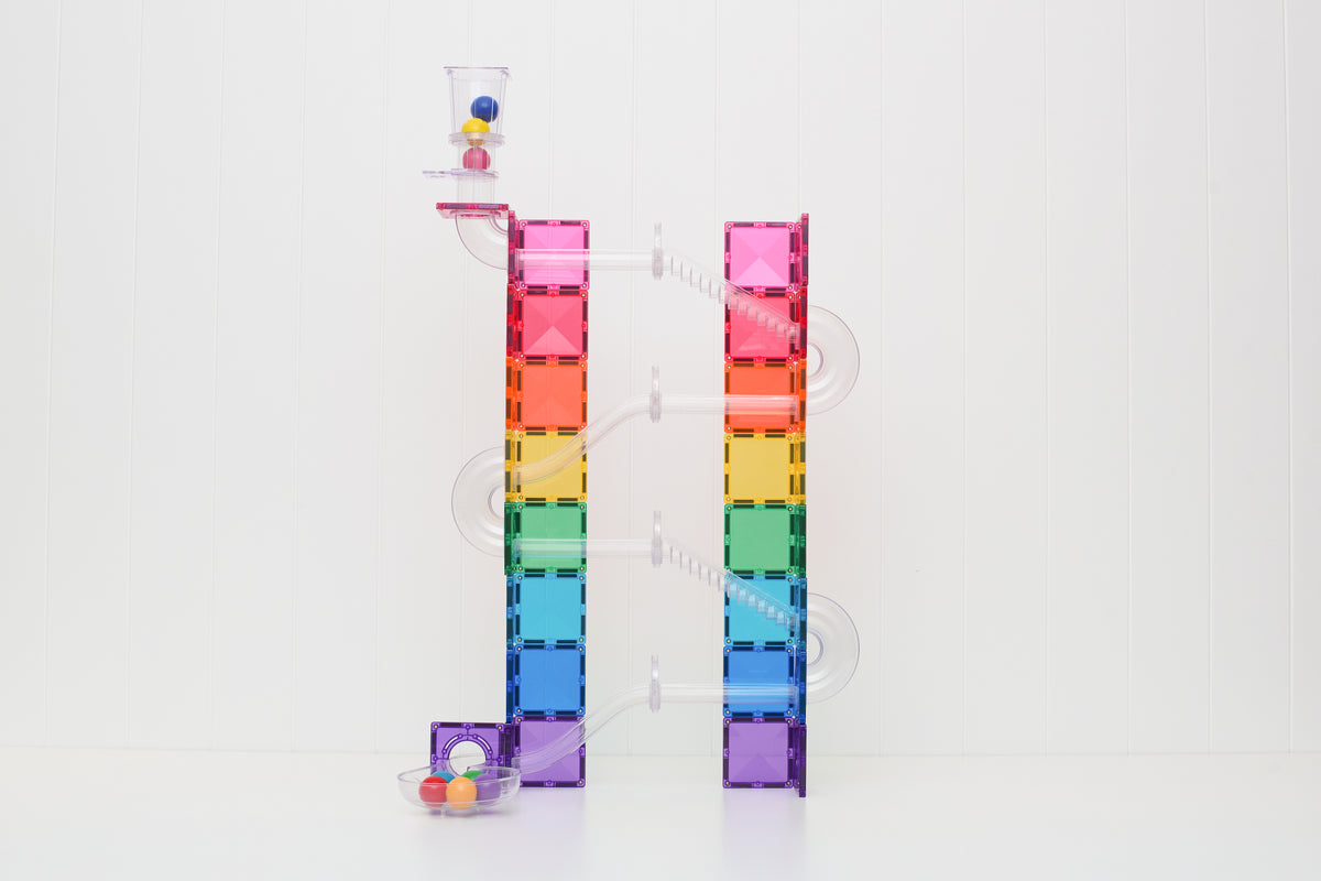 Connetix knikkerbaan rainbow magnetische tegels opbouw met transparante rails en gekleurde ballen