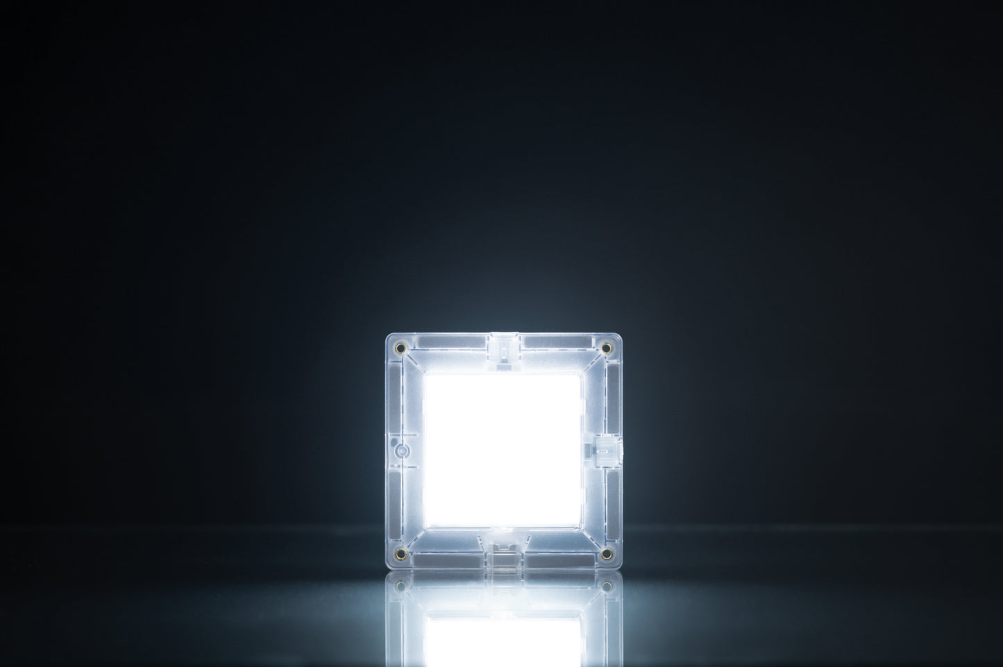 Connetix nachtlampje tegel oplichtend transparant vierkant met witte verlichting, detail foto