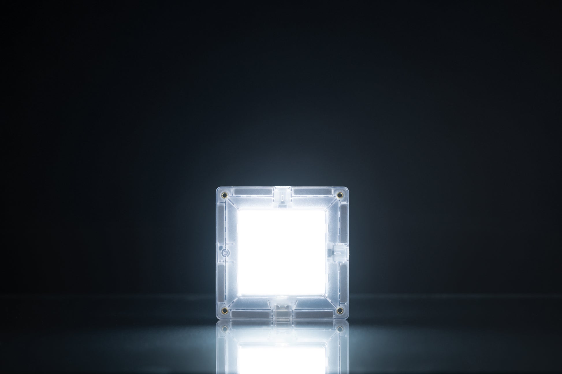 Connetix nachtlampje tegel oplichtend transparant vierkant met witte verlichting, detail foto