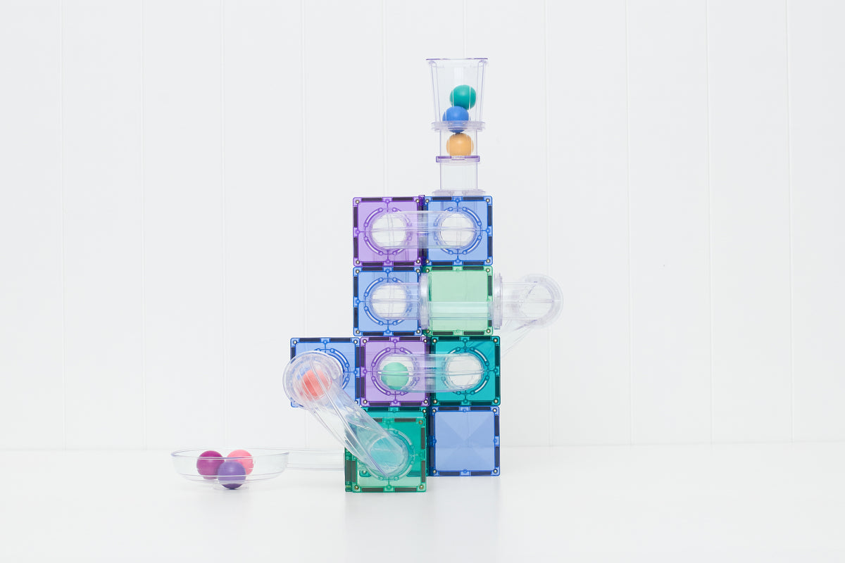 Connetix magnetische tegels knikkerbaan opbouw vooraanzicht met pastel kleuren blauw groen paars tiles