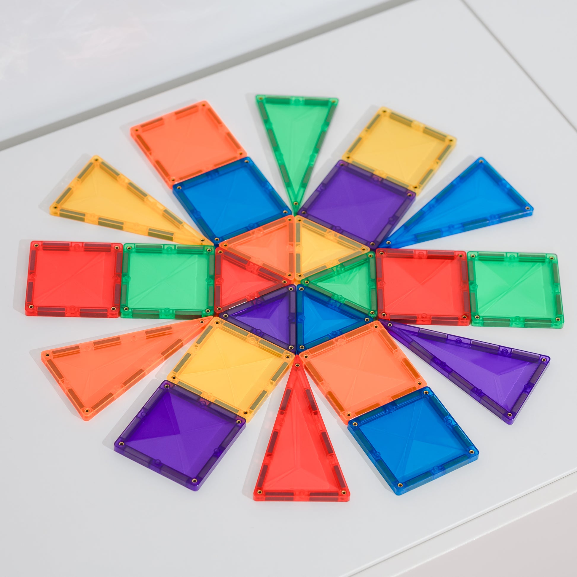 Connetix magnetische tegels mandala regenboog cirkel patroon bovenaanzicht kleuren flatlay