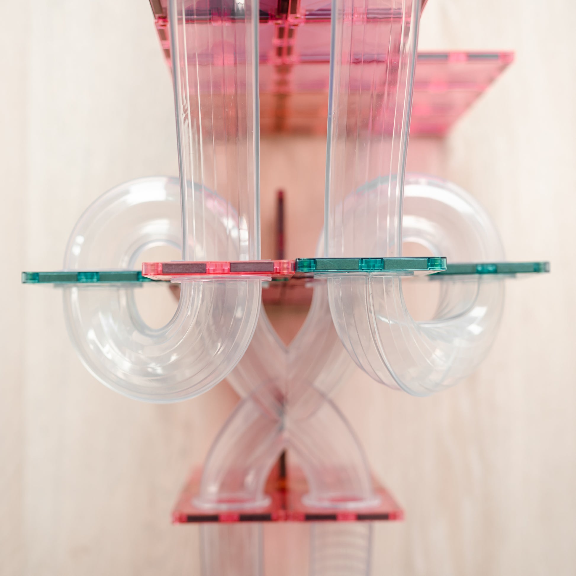 Detailfoto spiraalbuizen van Connetix Pastel Ball Run Expansion Pack 80pc magnetisch speelgoed