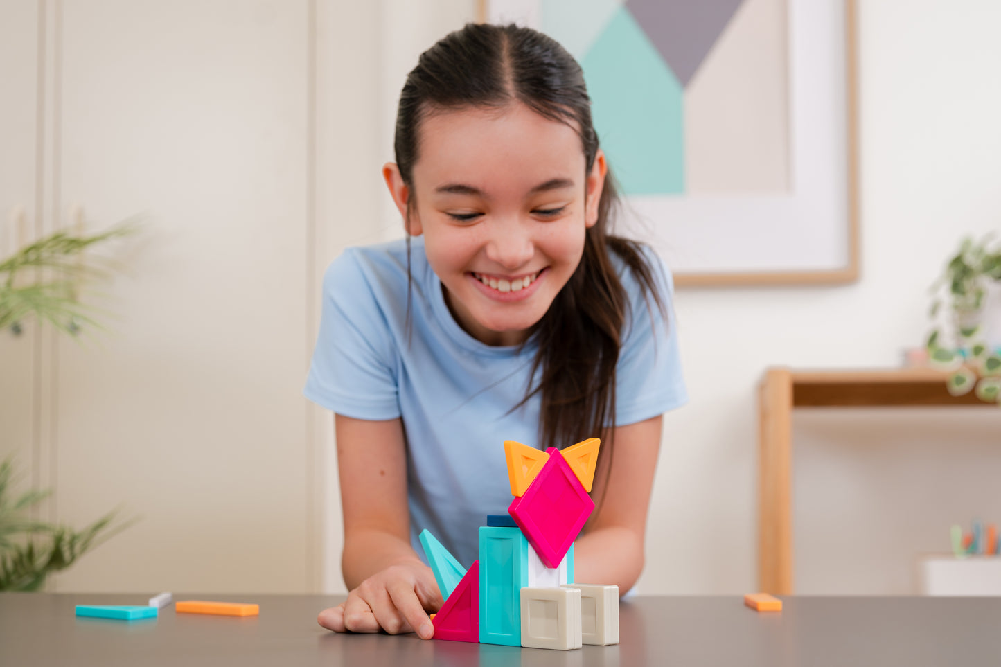 Connetix PRO Build It Animals Pack kind bouwt vrolijk kleurrijk dier met magneet tegels thuis