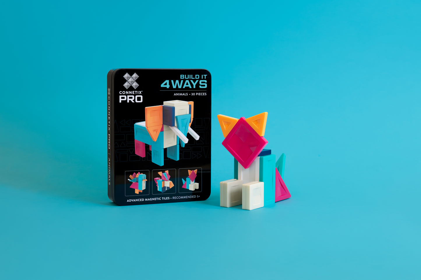 Connetix PRO Build It 4 Ways kat figuur met roze en oranje accenten op blauwe achtergrond