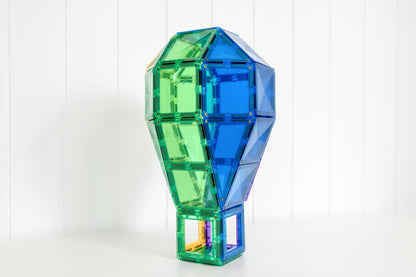 Connetix Rainbow Creative Pack 102pc – luchtballon gebouwd van groene en blauwe magnetische tegels