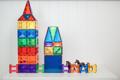 Connetix Rainbow Creative Pack 102pc – regenboogkasteel van magneet tegels gecombineerd met paardjes speelfiguren