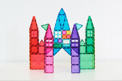 Connetix rainbow kastelen constructie met kleurrijke magneet speelgoed tegels op witte achtergrond