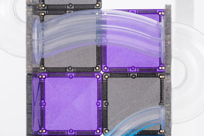 Connetix rainbow magneet tegels close-up met paarse en grijze glitter afwerking en transparante banen