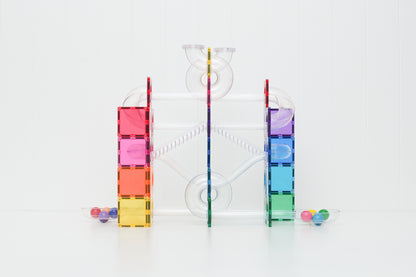 Connetix rainbow magnetische knikkerbaan symmetrische opbouw met transparante loopbanen en gekleurde tegels