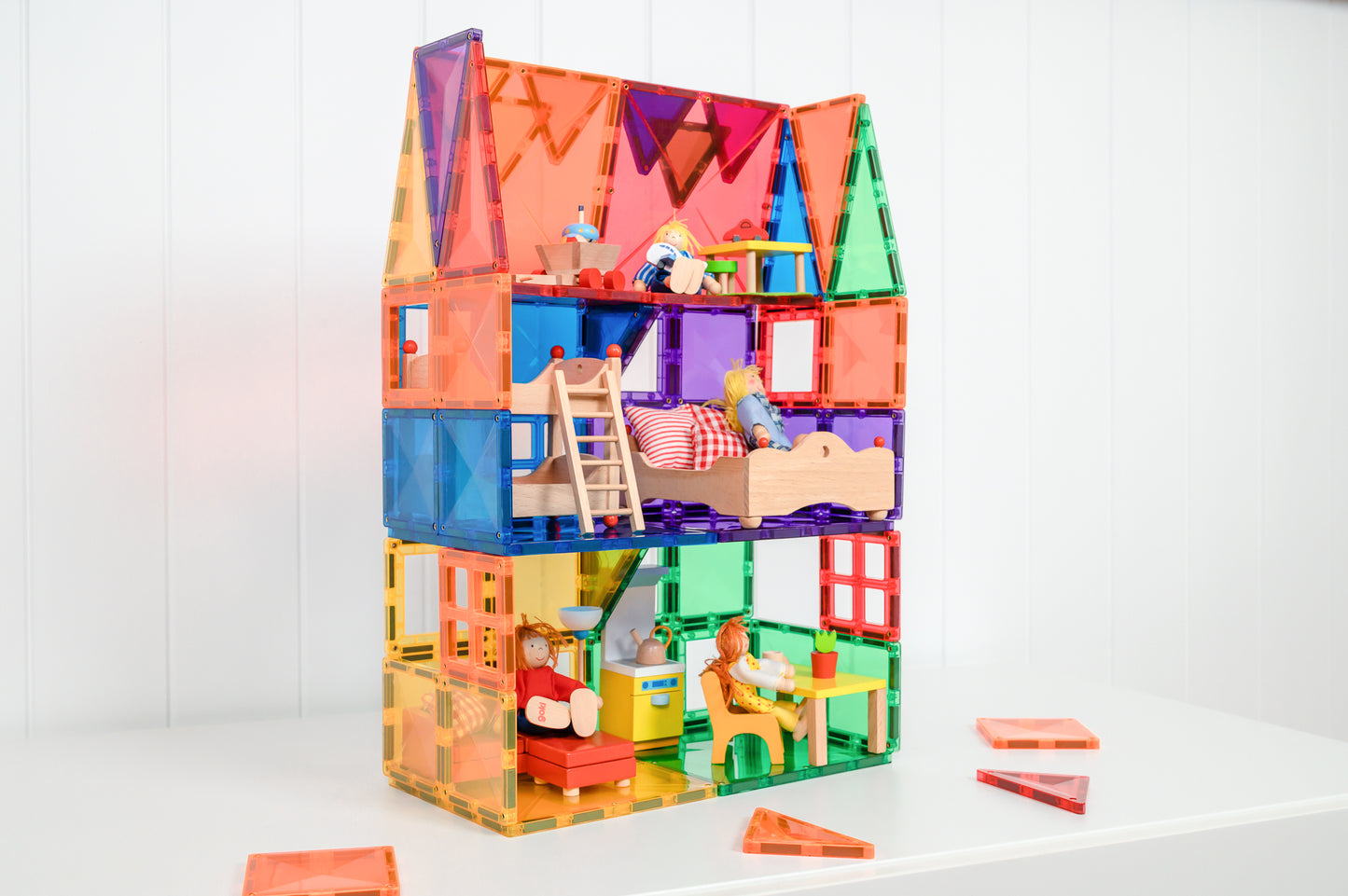 Poppenhuis gebouwd met Connetix Rainbow Starter Pack 60pc – creatief magnetisch speelgoed vanaf 3 jaar