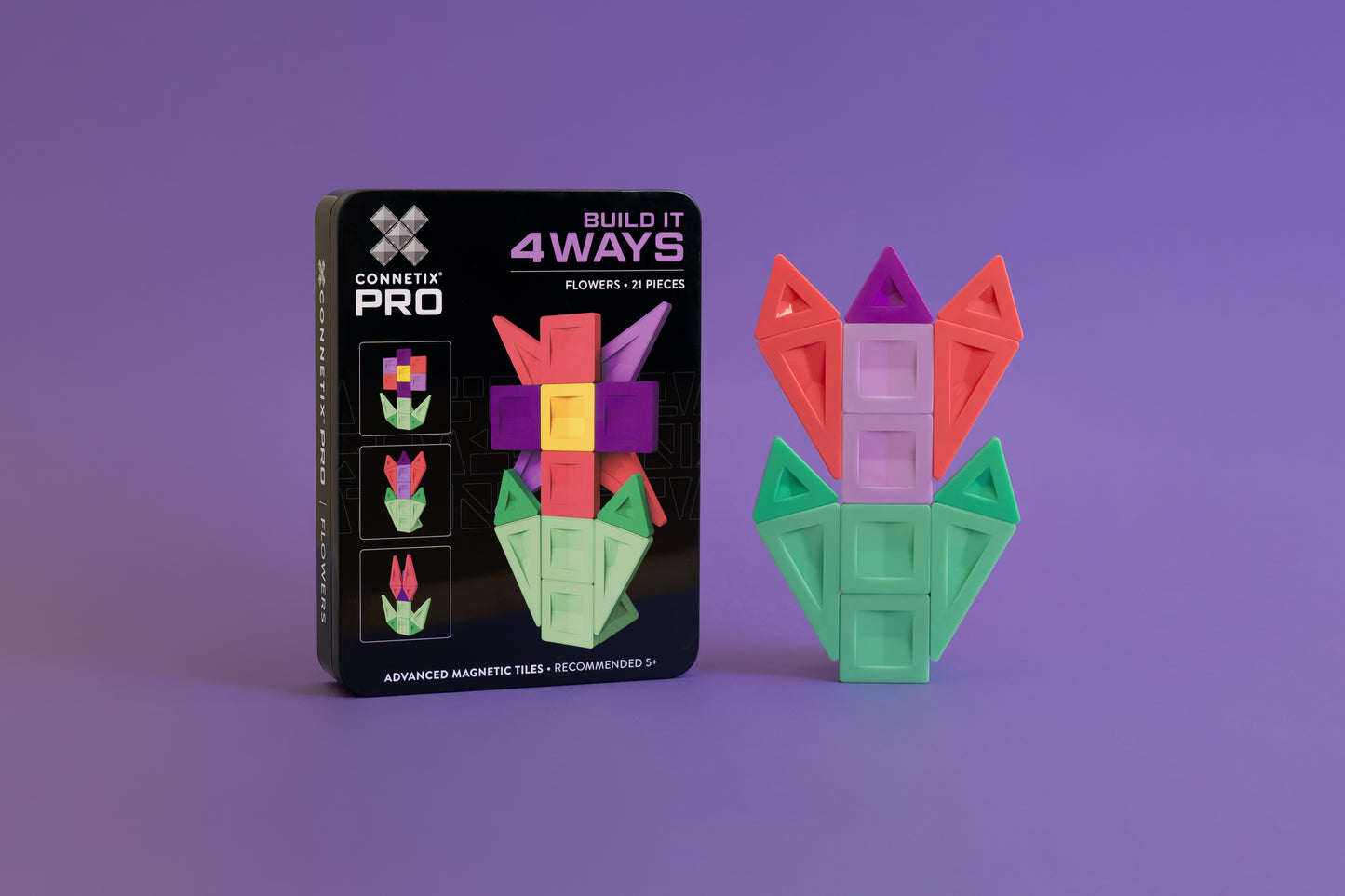 Connetix PRO Build It bloem variatie met roze en paarse magnetische tegels op paarse achtergrond