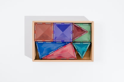 Connetix tiles bovenaanzicht open doos met driehoekige en vierkante magneet tegels pastel