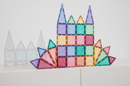 Connetix tiles kasteel vooraanzicht complete set pastelkleurige magneten vierkanten driehoeken