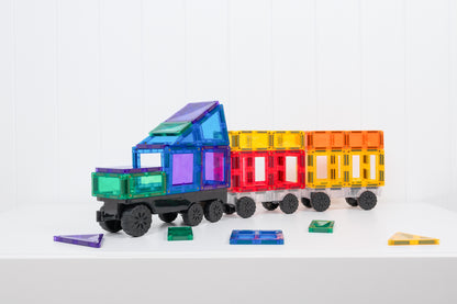 Grote kleurrijke Connetix Rainbow Transport Pack 50pc vrachtwagen met losse magneet tegels ervoor