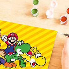 Detailfoto van Super Mario schilderdoek van Ravensburger CreArt met verf en kwast, creatief knutsel idee voor kinderen.