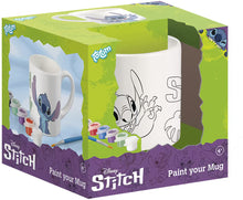 Voorzijde doos Disney Totum Stitch verf je mok set, kleurrijke verpakking en ideaal cadeau voor kinderen vanaf 4 jaar
