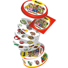 Uitgestrooide Dobble Super Mario kaarten met Nintendo karakters zoals Bowser en Toad, leuk zoekspel en cognitief motorisch spel voor kinderen.