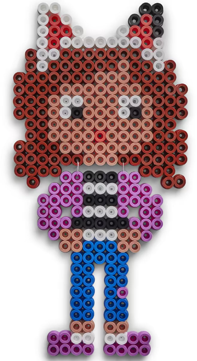 Strijkkralen voorbeeld van Gabby uit Gabby’s poppenhuis, gemaakt van kleurrijke kralen, ideaal strijkkralen idee.