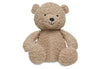 Grote teddybeer van Jollein in biscuitkleurige boucléstof op witte achtergrond, knuffel en kraamcadeau.
