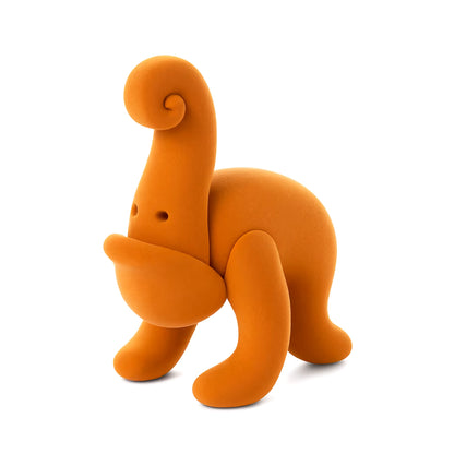 Bruine aap uit Hey Clay Advent Calender 2025, vrolijk figuur gemaakt van boetseerklei, leuk speelgoed en kerstcadeau.
