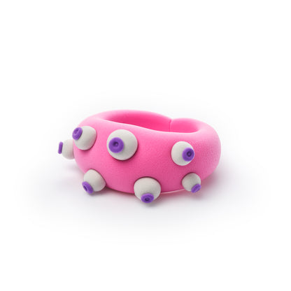 Hey Clay Bijou Octo-Eye Alien Ring in roze met paarse ogen rondom, speelgoed boetseerklei ring.